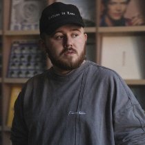 KEN TEE - Без повода