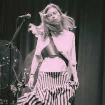 Холи Полли - за кадром