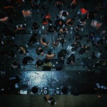 докури. - весь квартал танцует